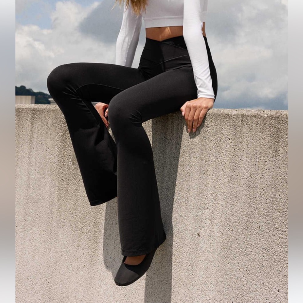 Aerie Offline Crossover Flare Leggings Washed Black